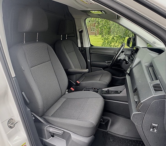 Volkswagen Caddy Maxi 13 of 23