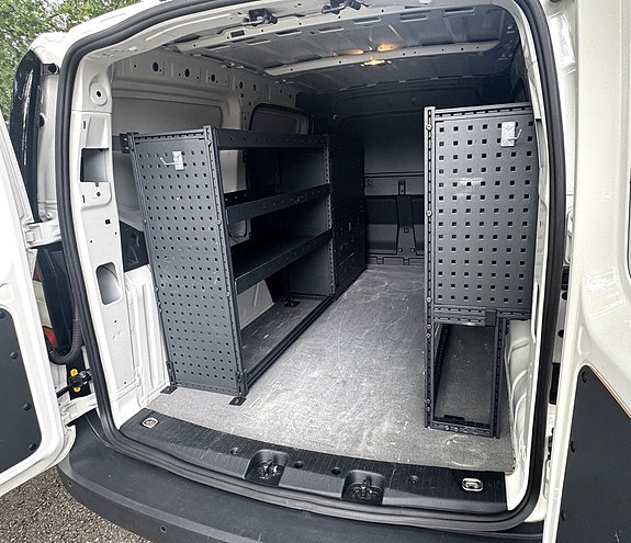 Volkswagen Caddy Maxi 18 of 23