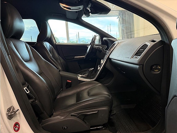 Volvo XC60 5 of 5