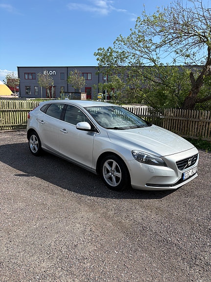 Volvo V40 4 of 5