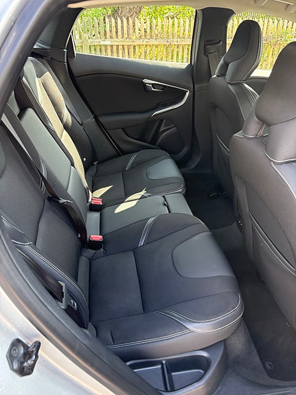 Volvo V40 3 of 5