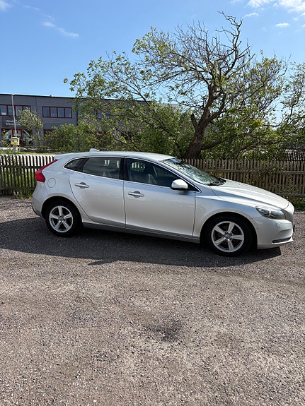 Volvo V40 2 of 5