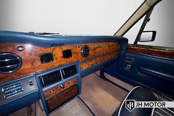 Rolls Royce Silver Spur 22 of 26