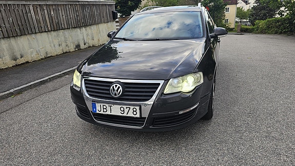 Volkswagen Passat 2 of 5