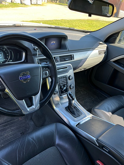 Volvo V70 4 of 5