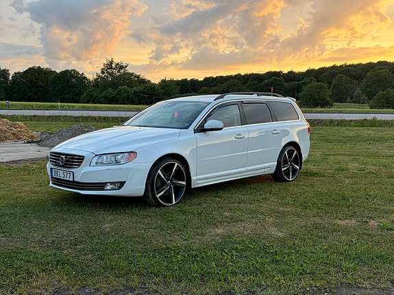 Volvo V70 2 of 5