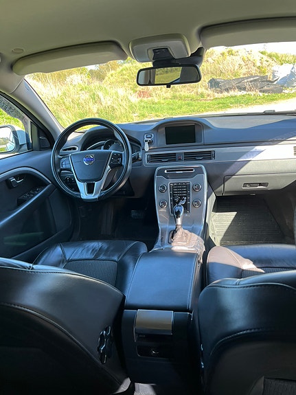 Volvo V70 3 of 5