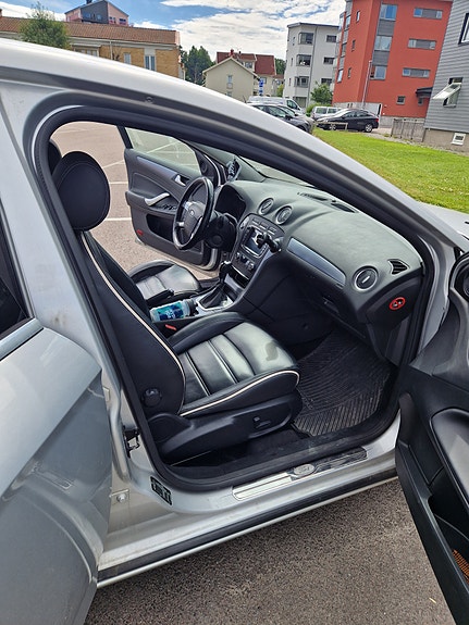 Ford Mondeo 15 of 15