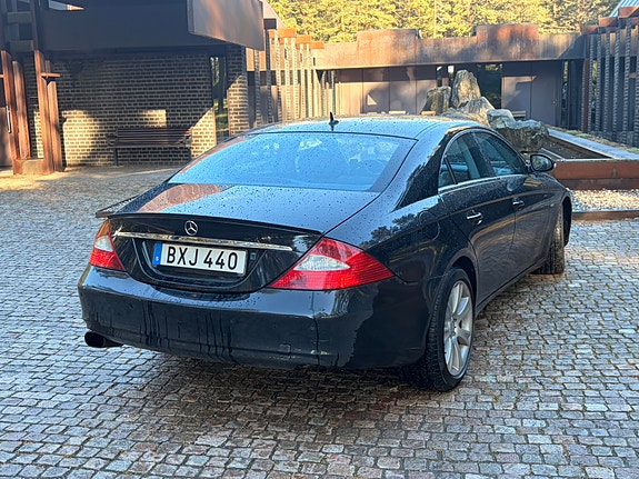 Mercedes-Benz CLS350 2 of 11