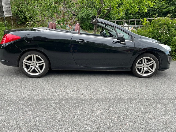 Peugeot 308 2 of 5
