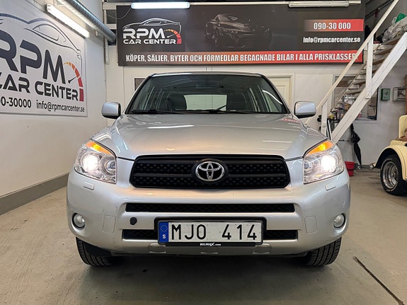 Toyota RAV4 4 of 26