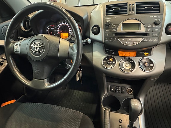 Toyota RAV4 17 of 26