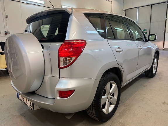 Toyota RAV4 7 of 26