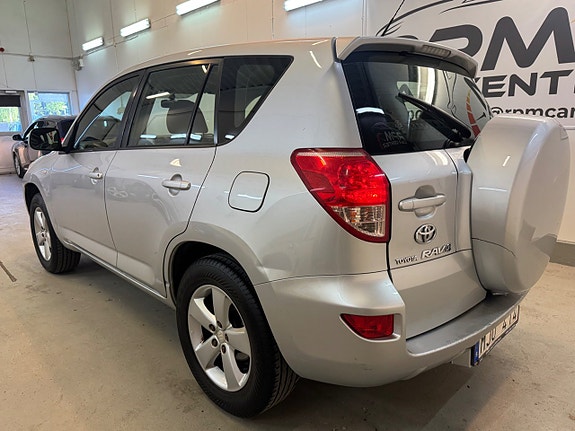 Toyota RAV4 6 of 26