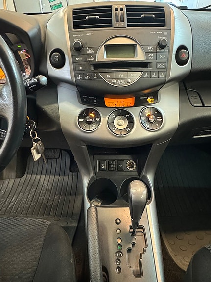 Toyota RAV4 13 of 26