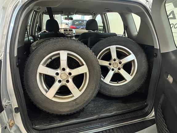 Toyota RAV4 20 of 26