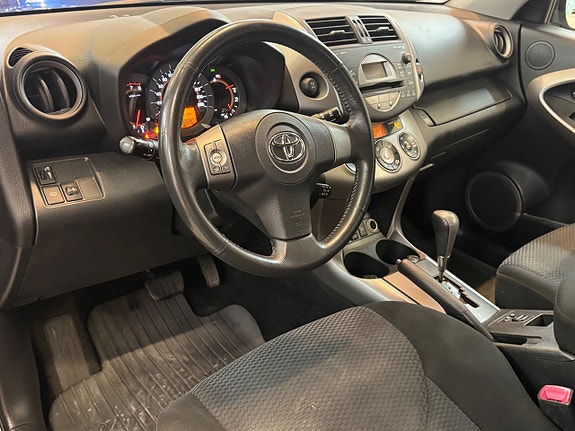 Toyota RAV4 9 of 26