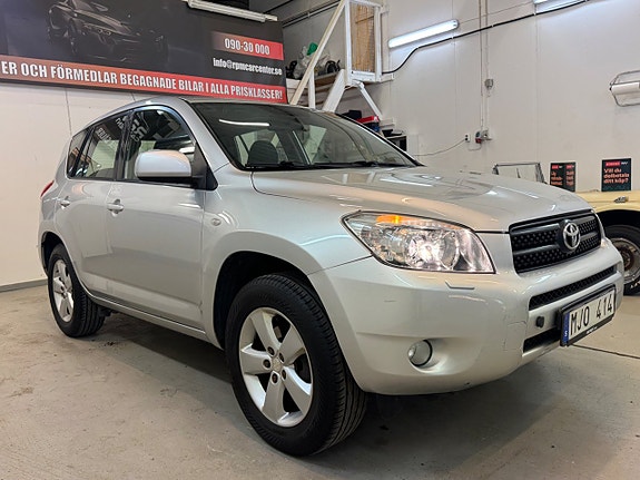 Toyota RAV4 3 of 26