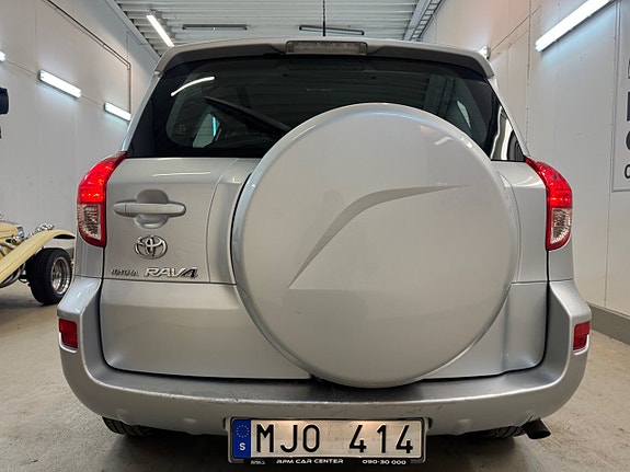 Toyota RAV4 8 of 26