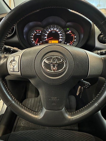 Toyota RAV4 10 of 26
