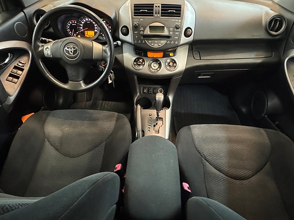 Toyota RAV4 16 of 26