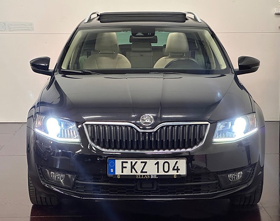 Skoda Octavia 2 of 5
