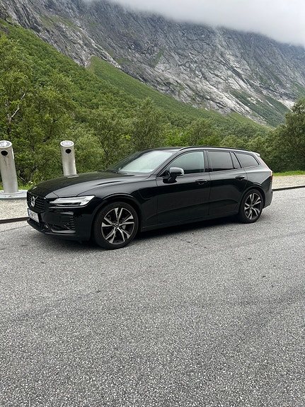 Volvo V60 2 of 5