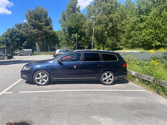Volkswagen Passat 2 of 5