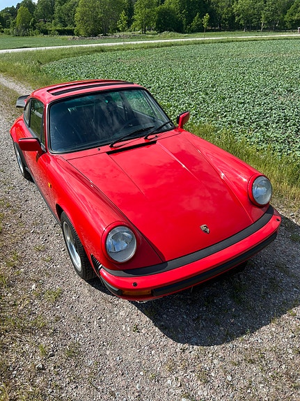 Porsche 911 Carrera 5 of 5