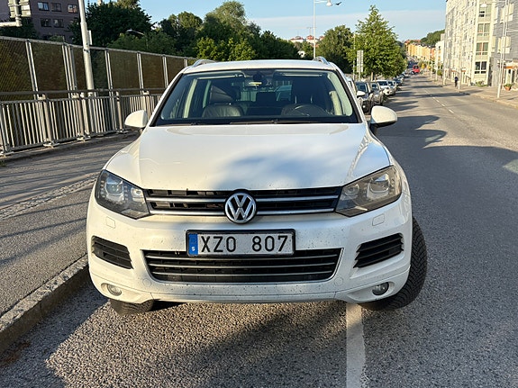 Volkswagen Touareg 2 of 8