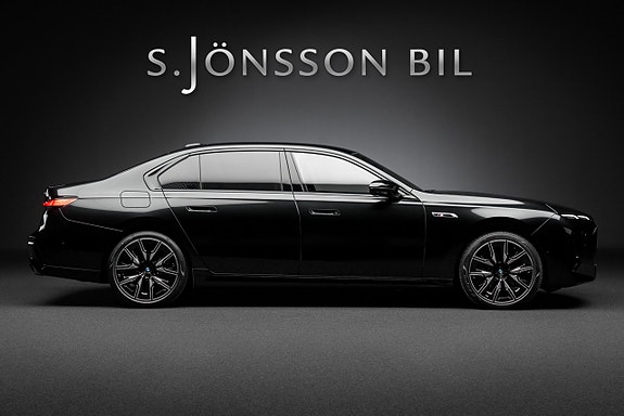 BMW M760e 3 of 27