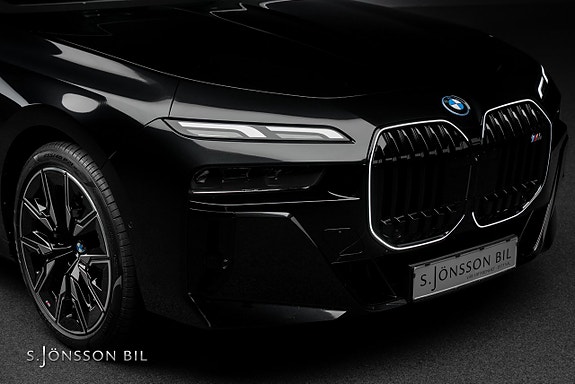 BMW M760e 9 of 27
