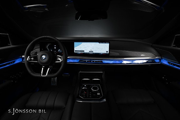 BMW M760e 15 of 27