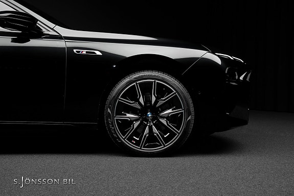 BMW M760e 10 of 27