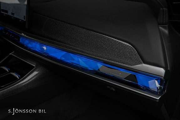 BMW M760e 26 of 27