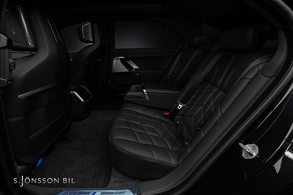 BMW M760e 17 of 27