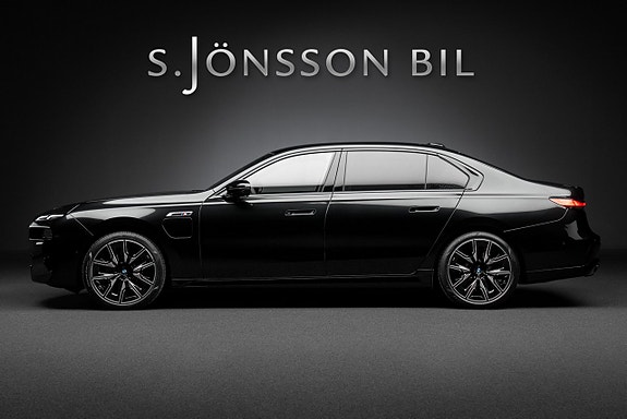 BMW M760e 4 of 27