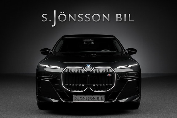 BMW M760e 5 of 5