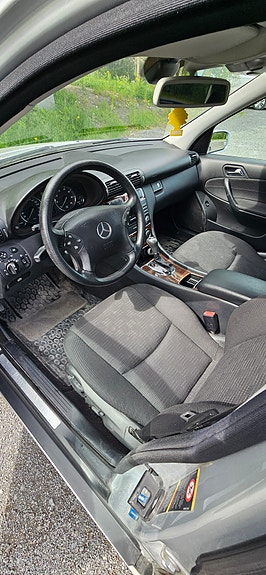 Mercedes-Benz C180 3 of 5