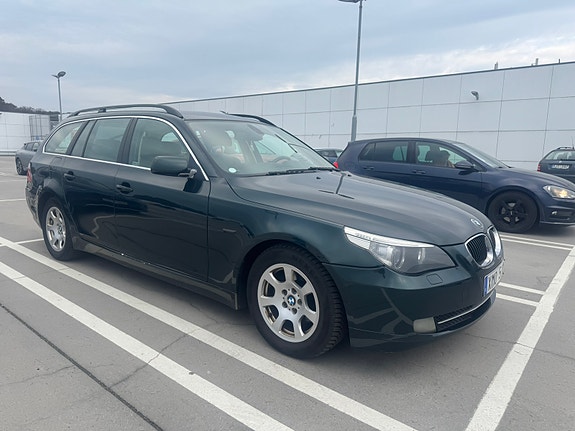 BMW 523i 4 of 5