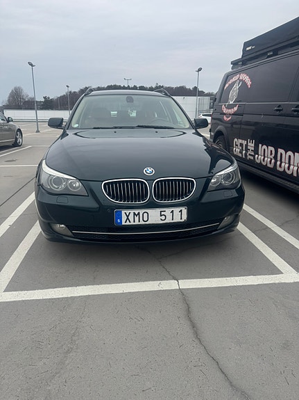 BMW 523i 2 of 5