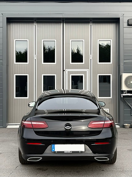 Mercedes-Benz E200 3 of 5