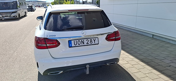 Mercedes-Benz C200 4 of 5