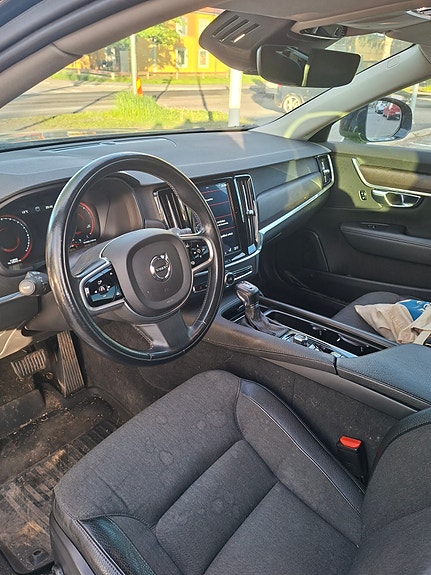 Volvo V90 Cross Country 2 of 4