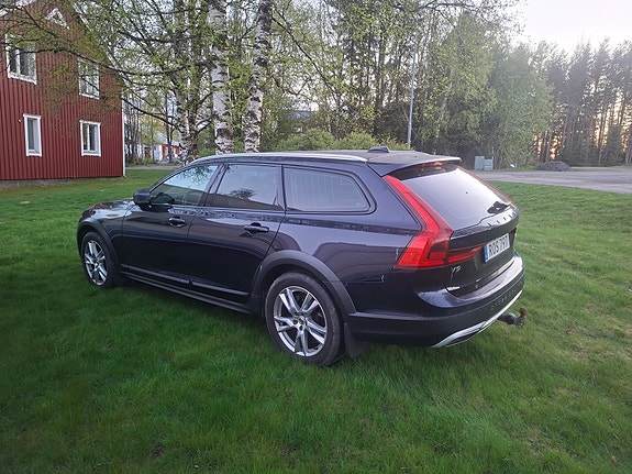 Volvo V90 Cross Country 3 of 4