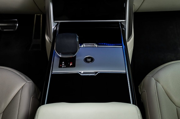 Land Rover Range Rover 13 of 23