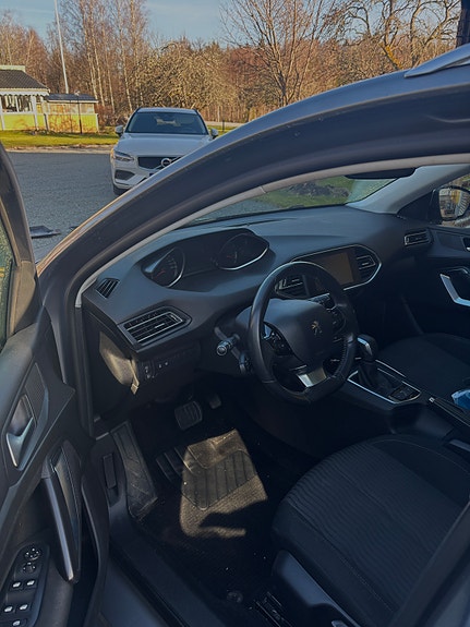 Peugeot 308 SW 4 of 4