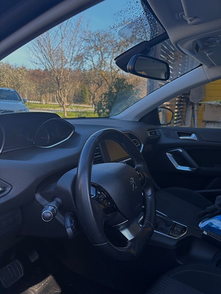 Peugeot 308 SW 3 of 4