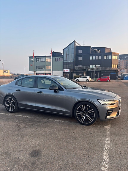 Volvo S60 4 of 5