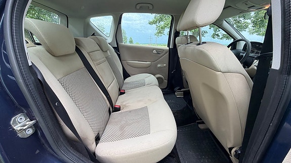 Mercedes-Benz A180 12 of 16